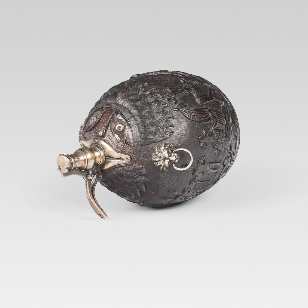 im Kinsky: Coconut gun-powder flask "Napoleons arrival in Elysium"