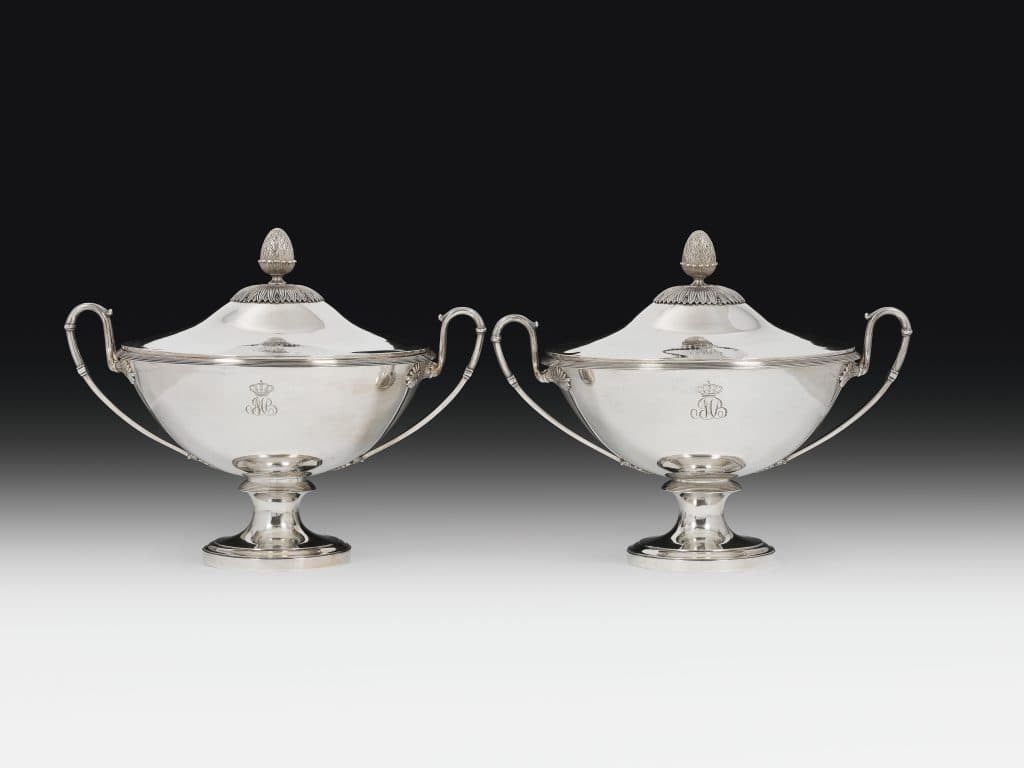 im Kinsky: Pair of tureens from Maria Beatrix von Savoyen, Duchess of Modena