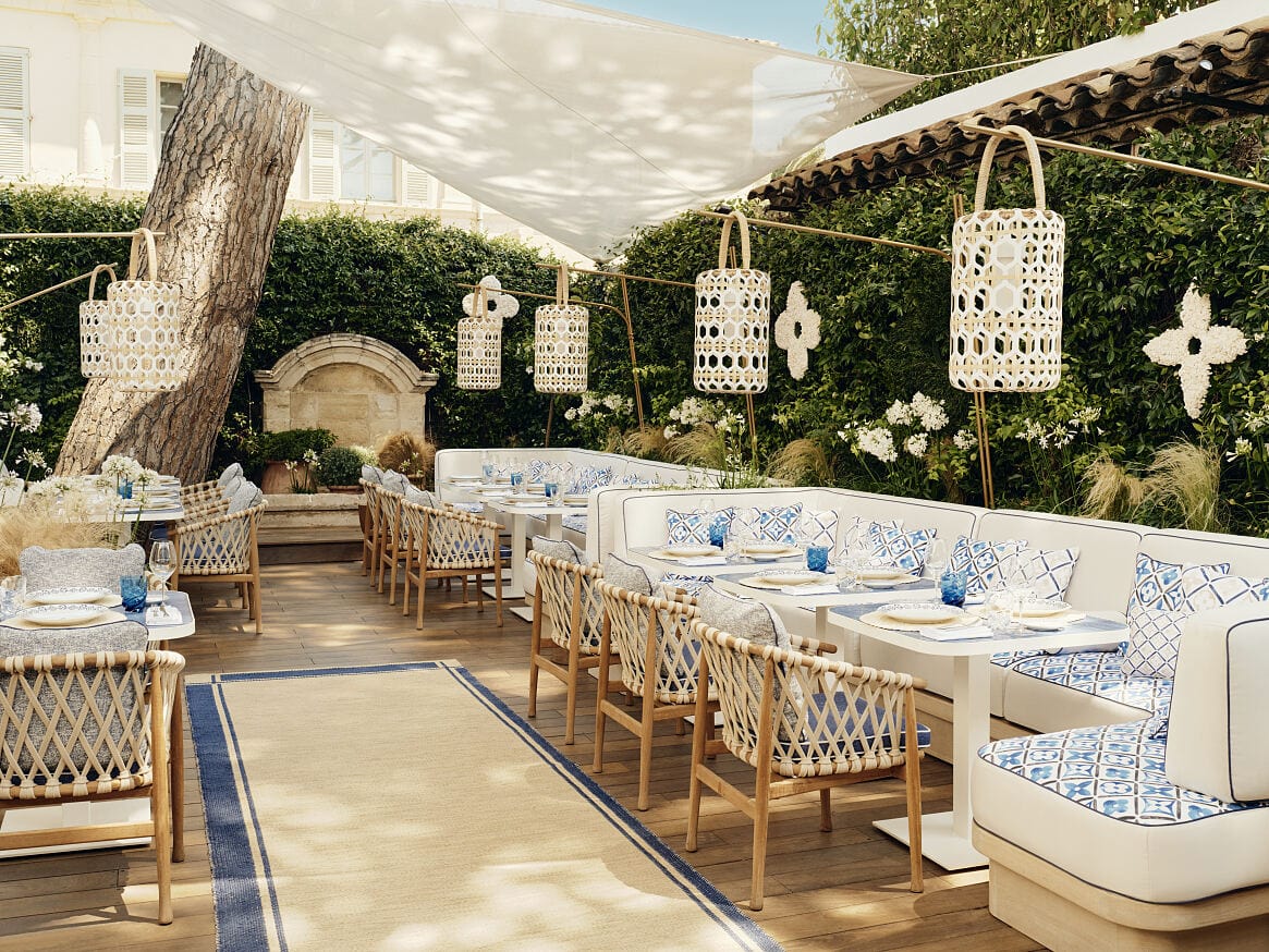 Michelin-starred chefs and iconic logos flank Louis Vuitton's seasonal  restaurant in Saint Tropez - THE Stylemate