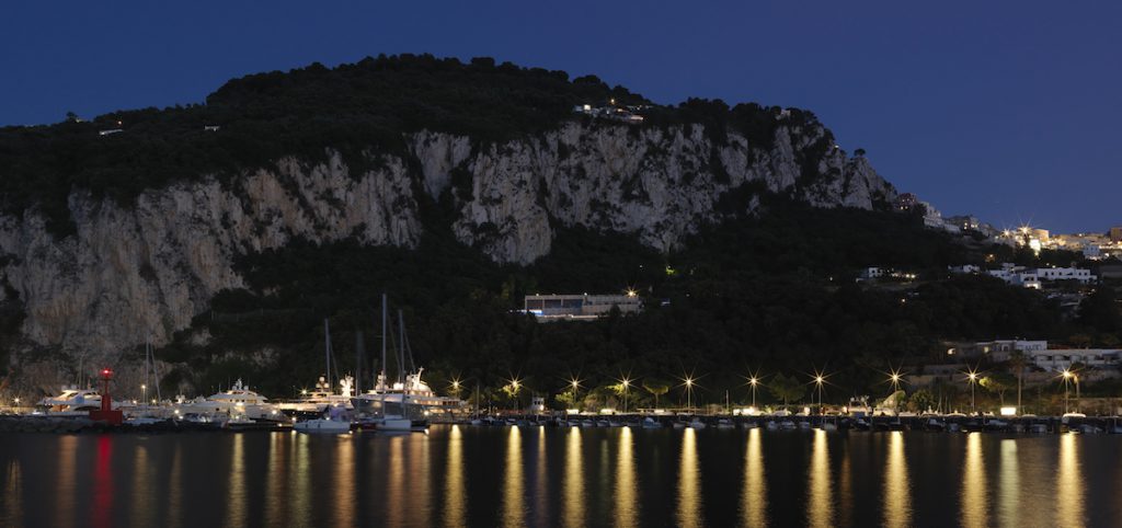 Das Kraftwerk auf Capri bei Nacht