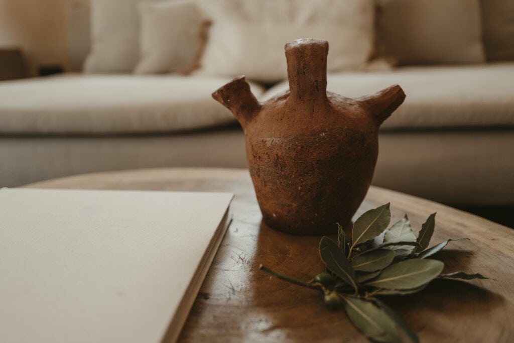 Mindful Traveller - pot - decoration