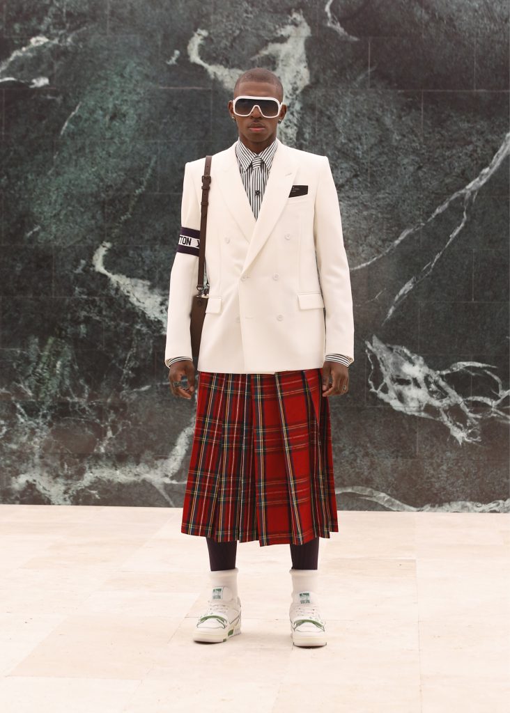 MANIFESTO - VIRGIL ABLOH FLEXES SOME SIXTH SENSE: Louis Vuitton's  Fall-Winter 2021 Menswear