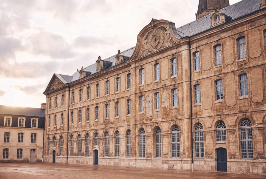 Louis Vuitton Manufactures by Assouline THE Stylemate