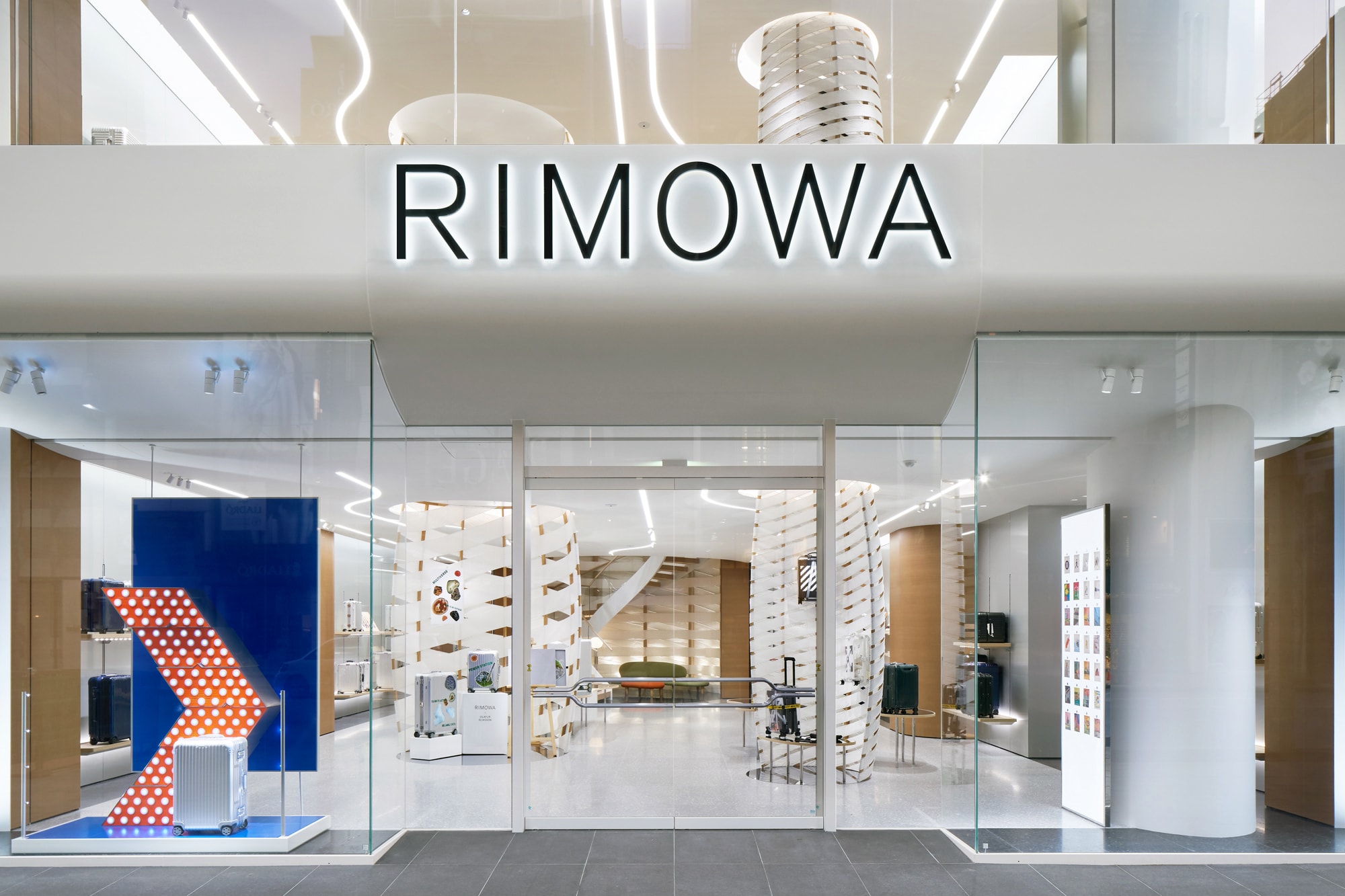 rimowa airport store